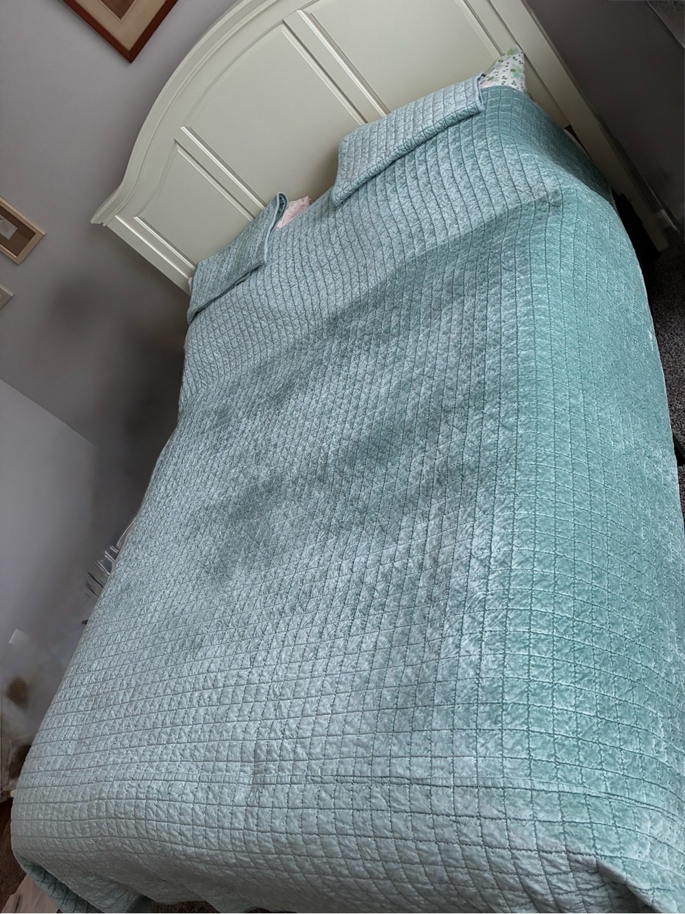Aqua Queen Quilt & 2 Standard Shams. 100% Fill&Back, 60-40% Cotton- Rayon Front